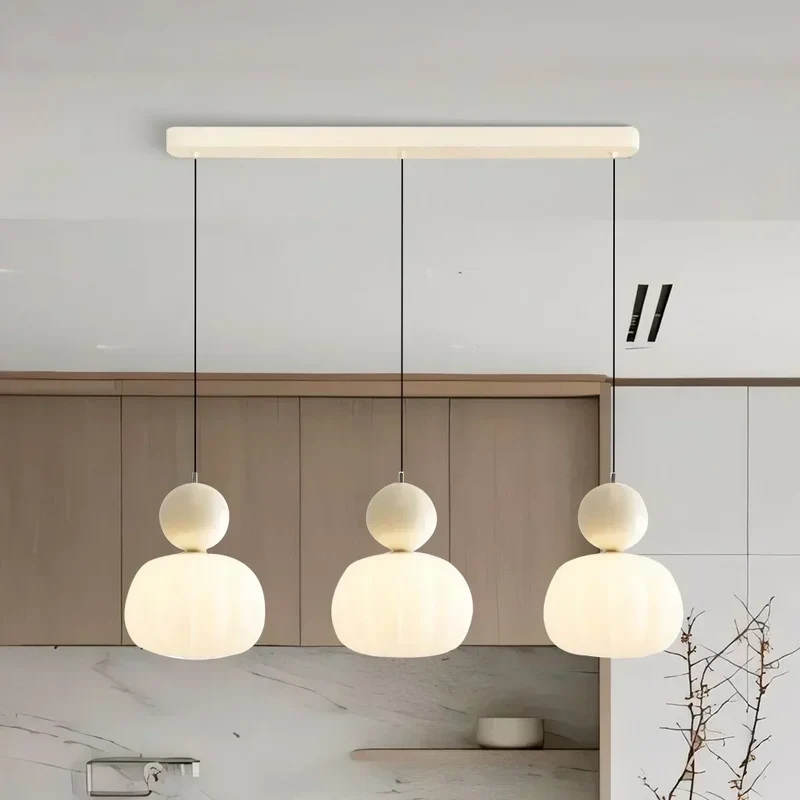 Elegant Pendel i Art Deco Stil med Blød Belysning