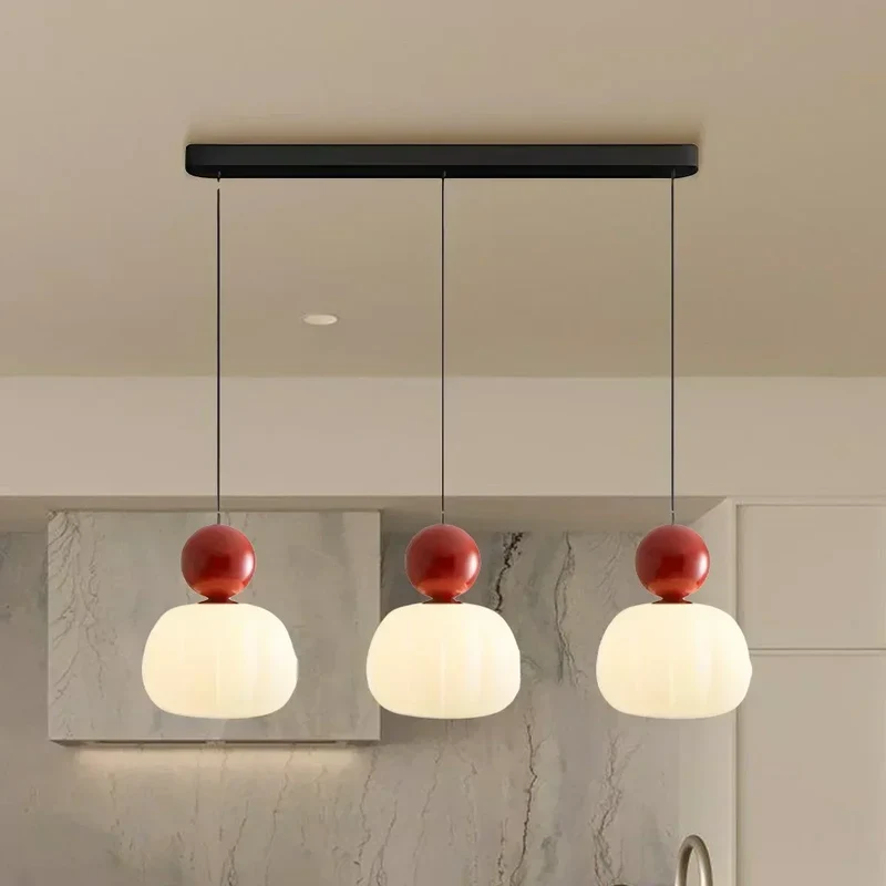 Elegant Pendel i Art Deco Stil med Blød Belysning