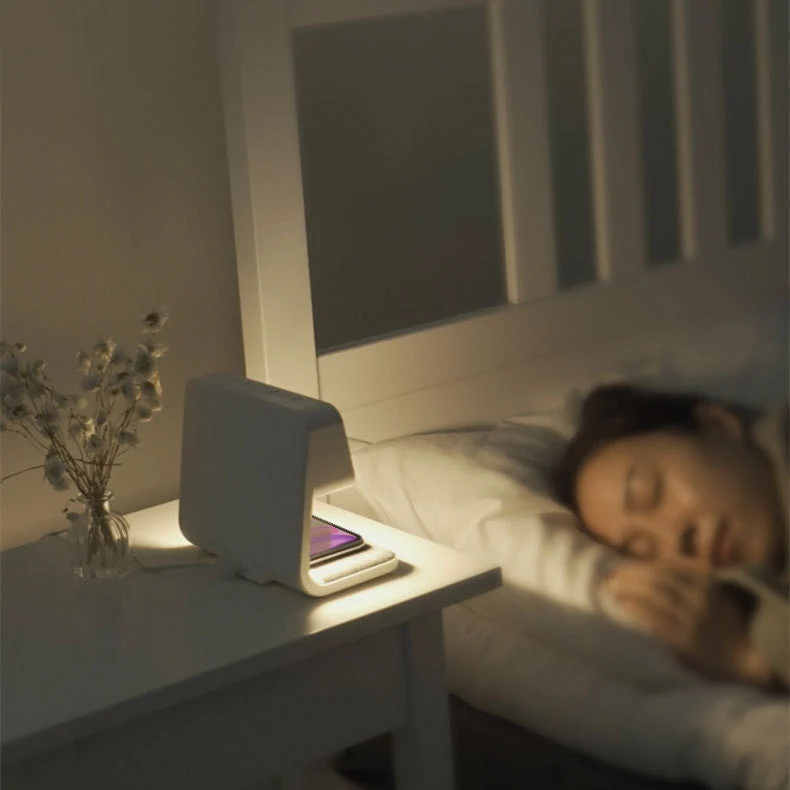 Natlampe med Trådløs Oplader – Smart og Pladsbesparende