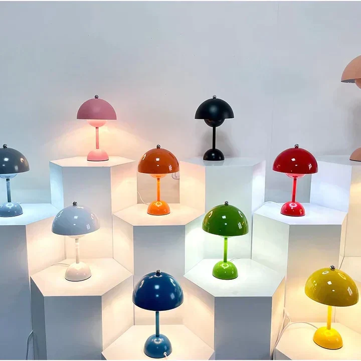 Nordisk Bordlampe i Svampeform – Justerbar Lysstyrke