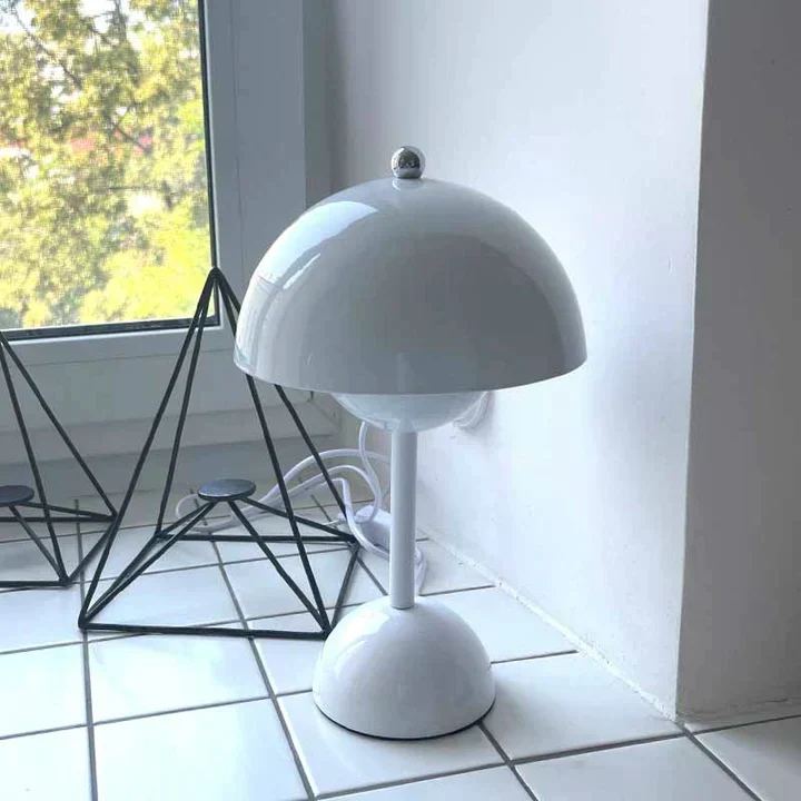 Nordisk Bordlampe i Svampeform – Justerbar Lysstyrke
