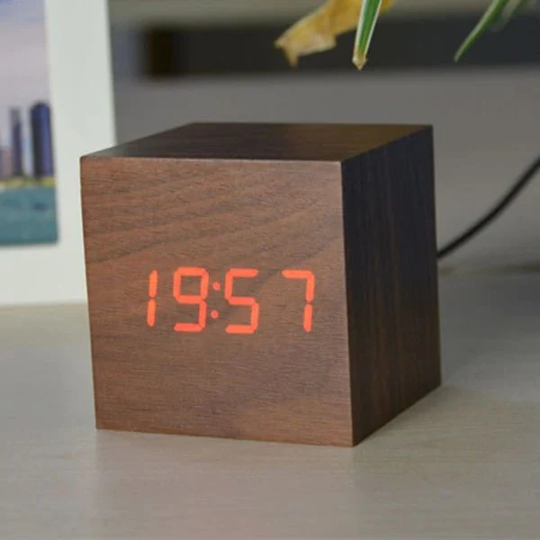 Digitalt Bordur i Trælook med Minimalistisk Design