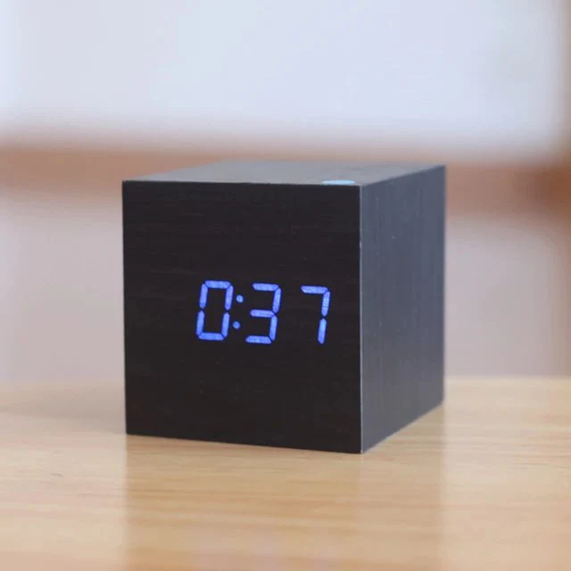 Digitalt Bordur i Trælook med Minimalistisk Design