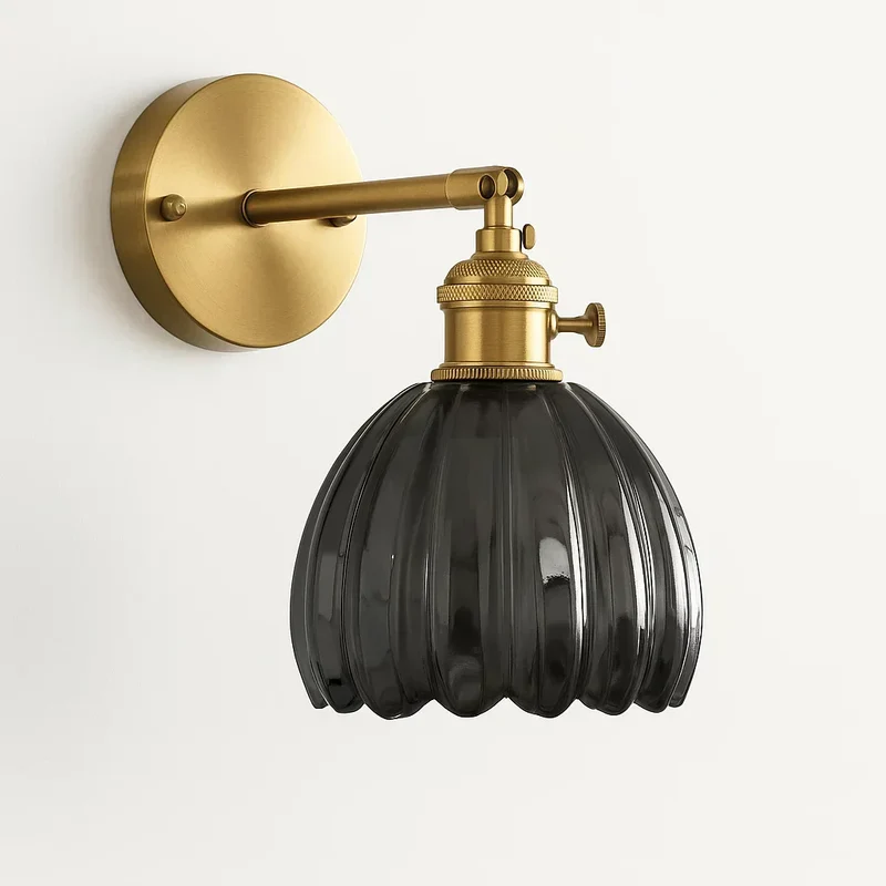 Elegant Væglampe i Glas – Vintage Design og Varmt Lys