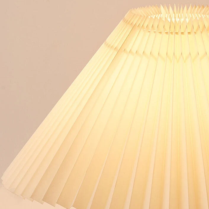 Japansk Bordlampe med Plisseret Skærm i Træ og Stofdesign