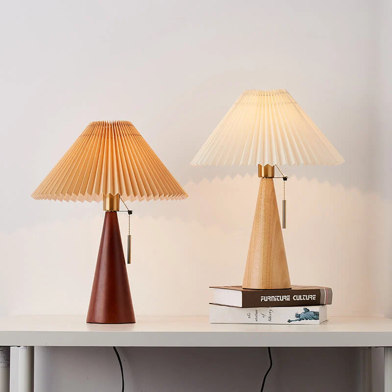 Japansk Bordlampe med Plisseret Skærm i Træ og Stofdesign