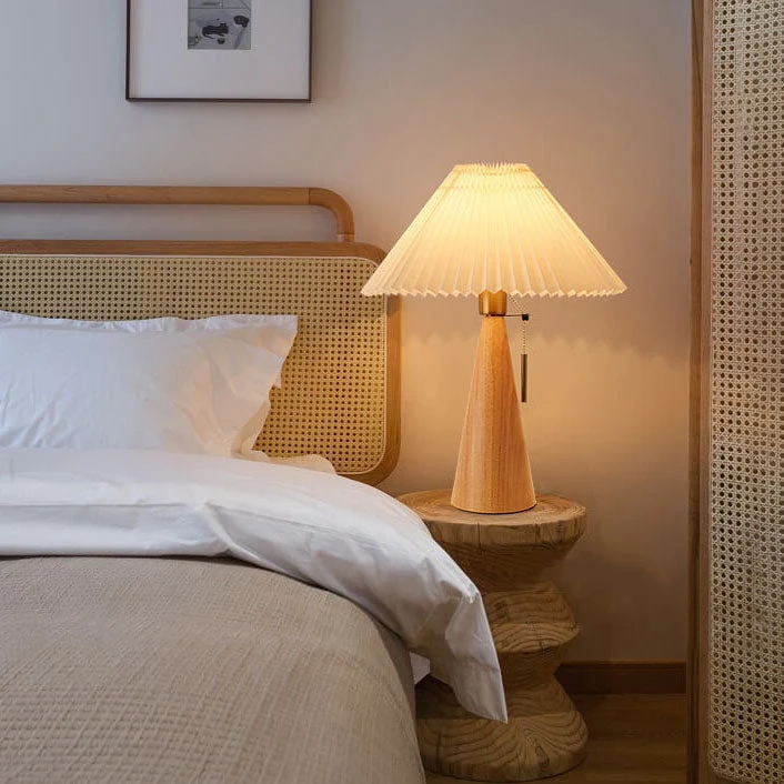 Japansk Bordlampe med Plisseret Skærm i Træ og Stofdesign