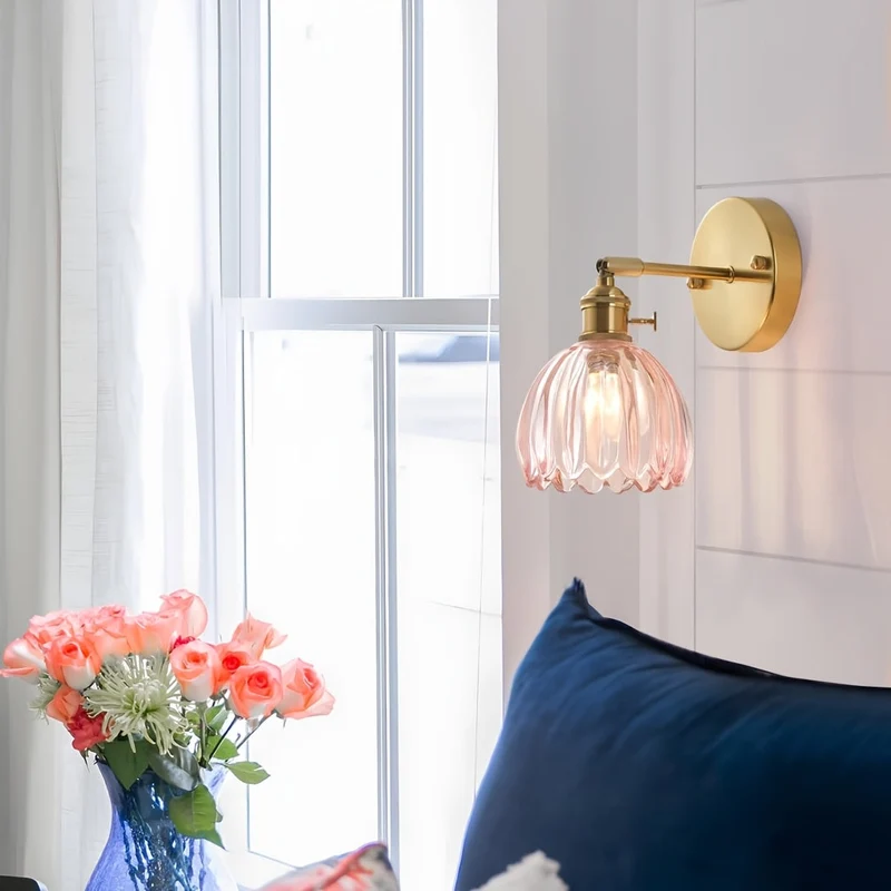 Elegant Væglampe i Glas med Lyserød Skærm og Guld Finish