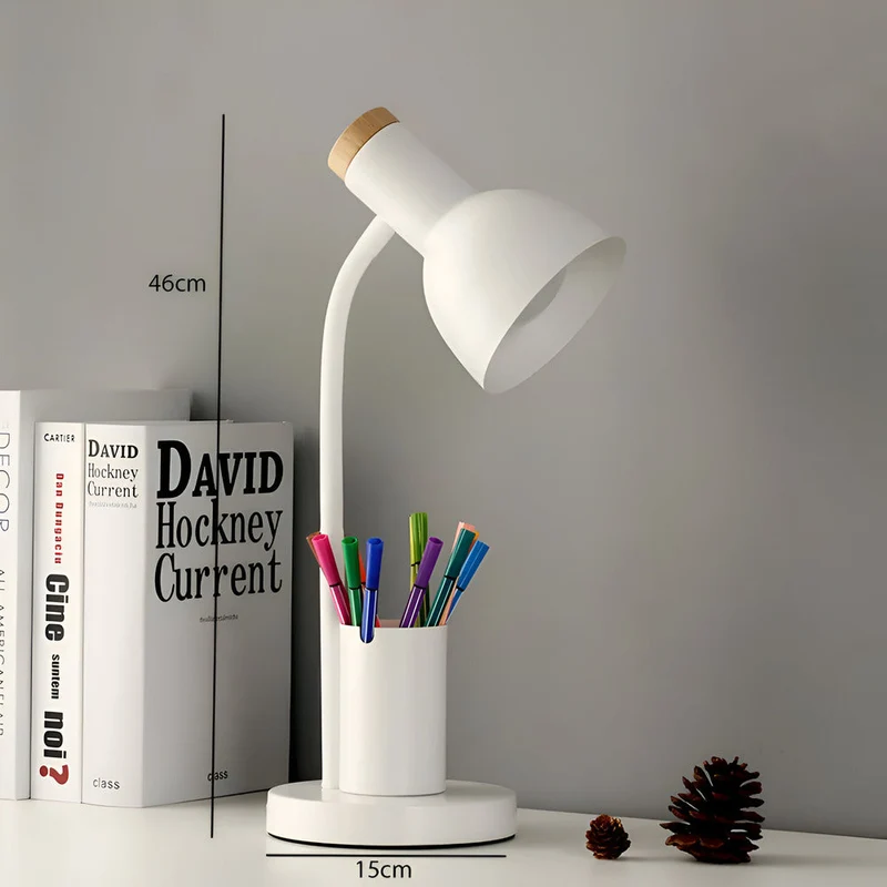 Nordisk Skrivebordslampe med LED og Praktisk Opbevaring