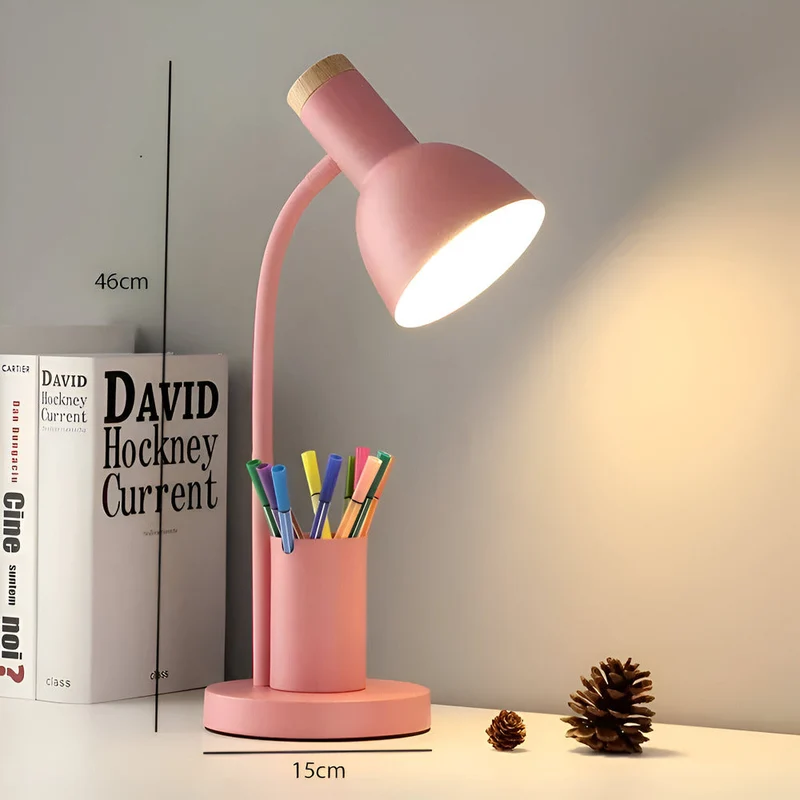 Nordisk Skrivebordslampe med LED og Praktisk Opbevaring