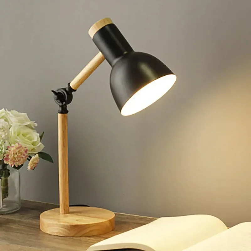 Justerbar Skrivebordslampe i Træ - Stilren og Funktionel Belysning