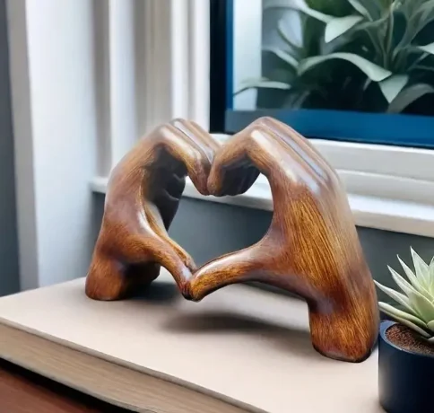 Håndlavet Hjerteformet Skulptur i Træ | Unik Hjemmedekoration