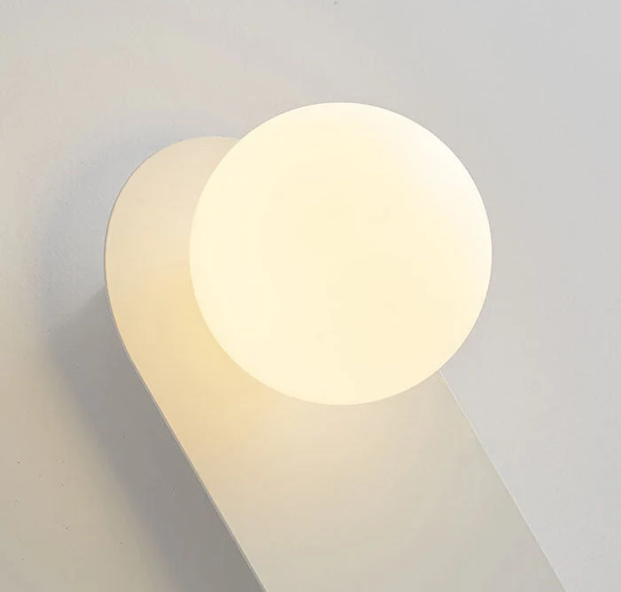 Elegant Væglampe i Glas – Blødt Lys & Skandinavisk Design