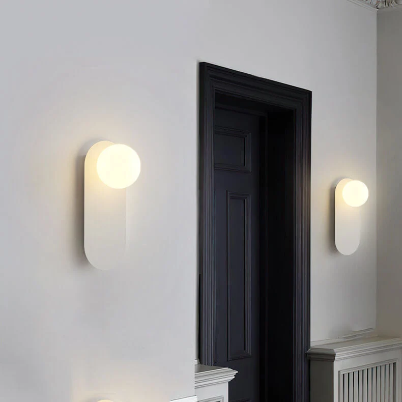 Elegant Væglampe i Glas – Blødt Lys & Skandinavisk Design