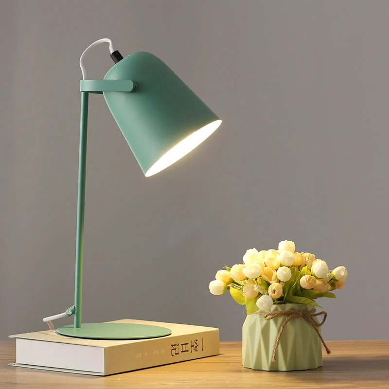 Moderne Bordlampe i Jern med Blødt Lys og Farverigt Design