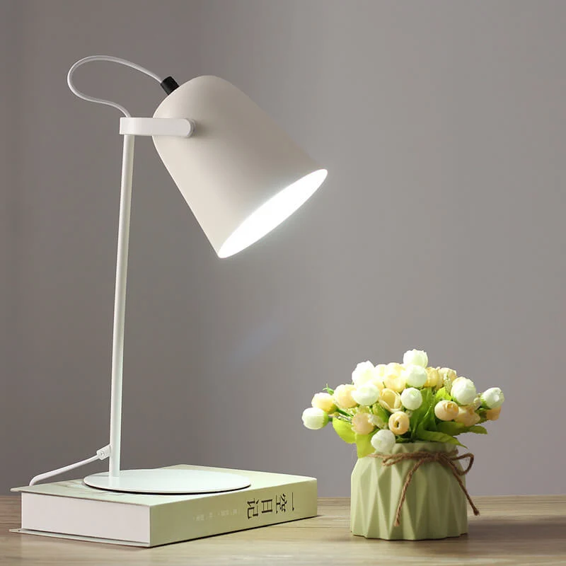Moderne Bordlampe i Jern med Blødt Lys og Farverigt Design