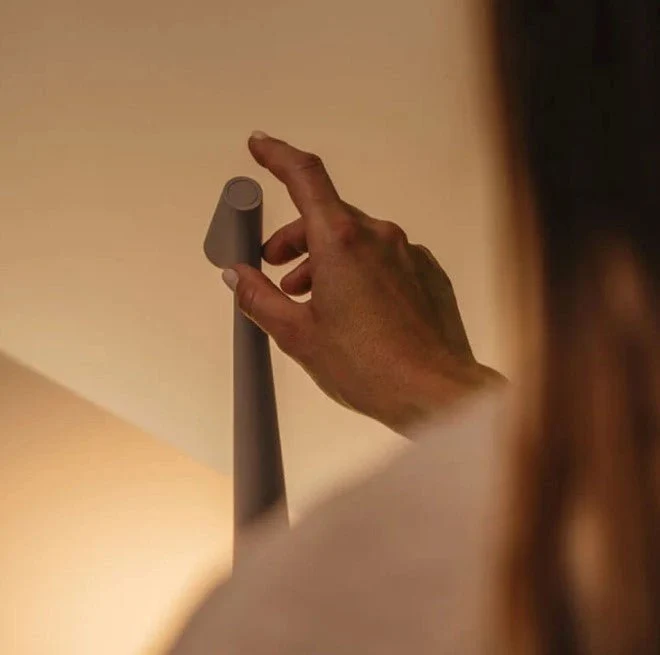 Trådløs LED Bordlampe med Minimalistisk Nordisk Design