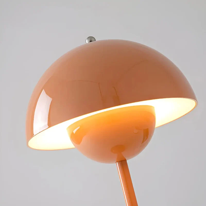 Elegant Skandinavisk Bordlampe med Justerbart Lys