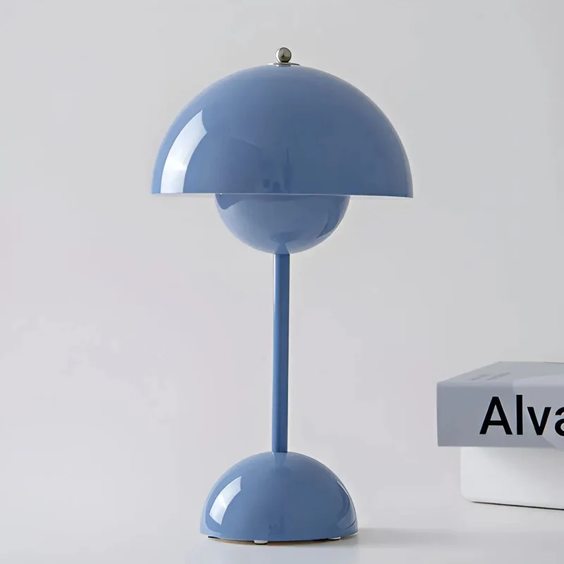 Elegant Skandinavisk Bordlampe med Justerbart Lys