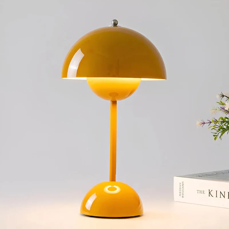 Elegant Skandinavisk Bordlampe med Justerbart Lys