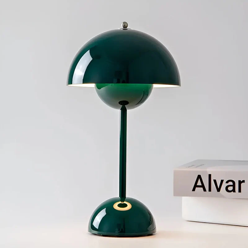 Elegant Skandinavisk Bordlampe med Justerbart Lys