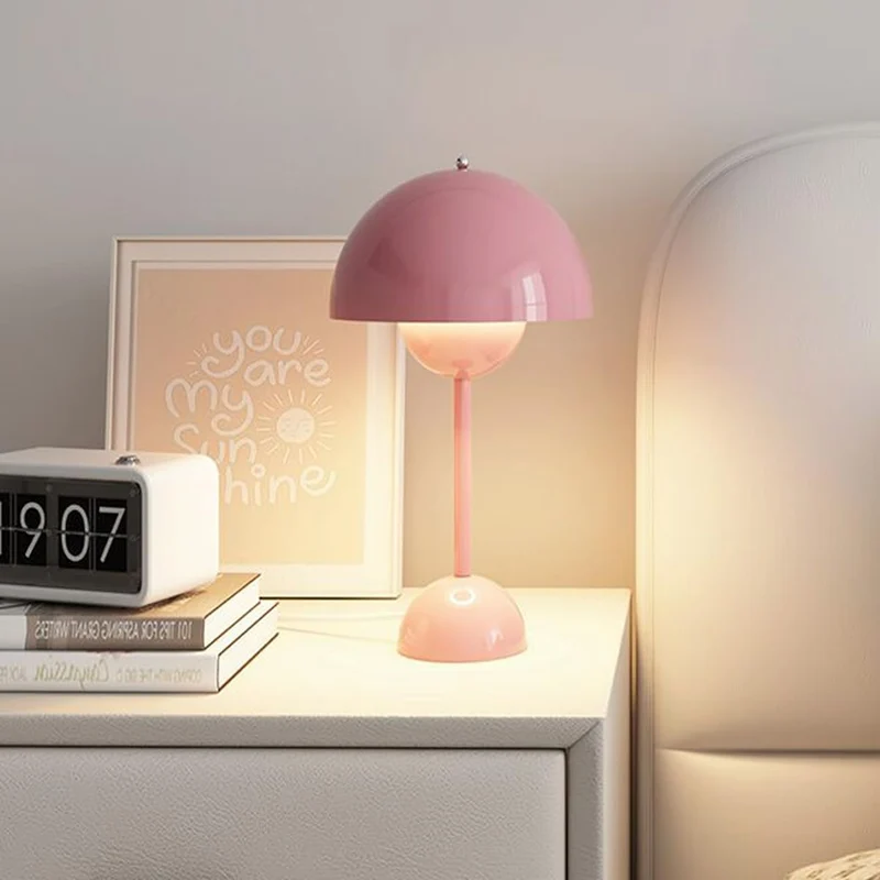 Moderne LED Bordlampe med Justerbart Lys - Skandinavisk Stil
