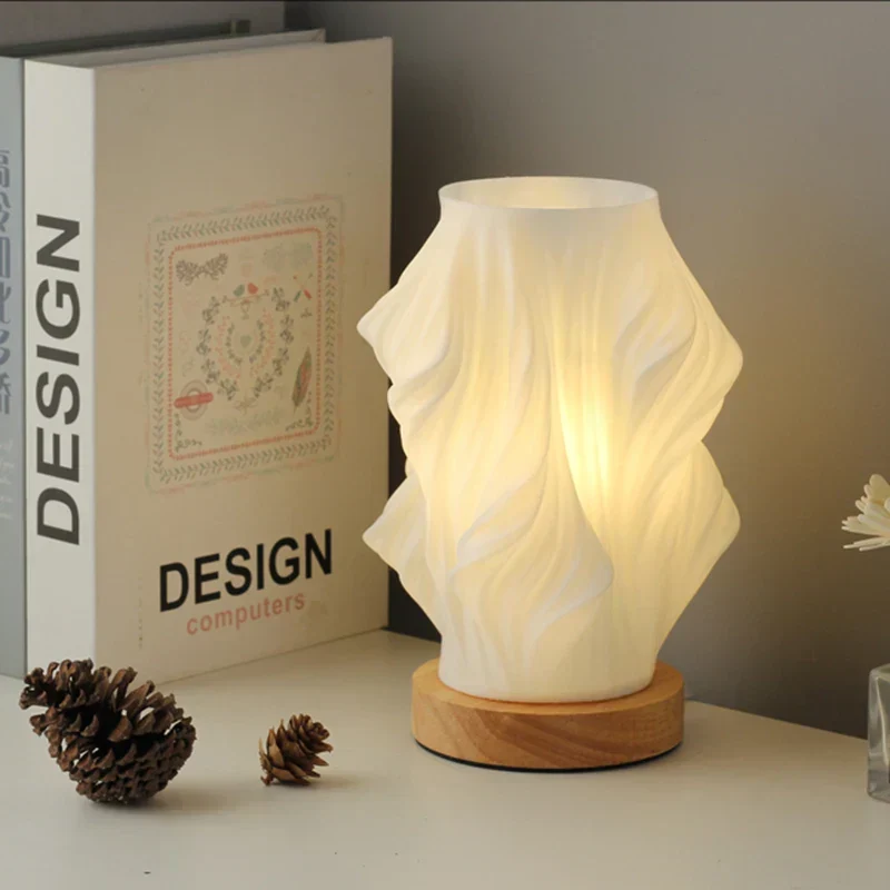 Skulpturel LED Bordlampe med Justerbar Lysstyrke & USB