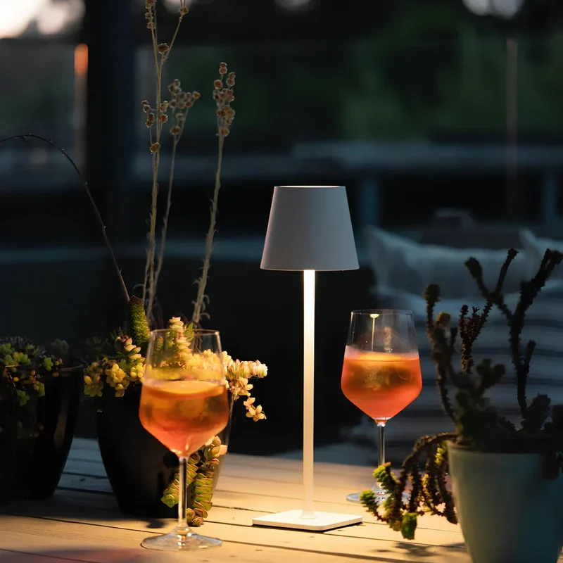 Høj Genopladelig Bordlampe | Trådløs belysning til inde og ude