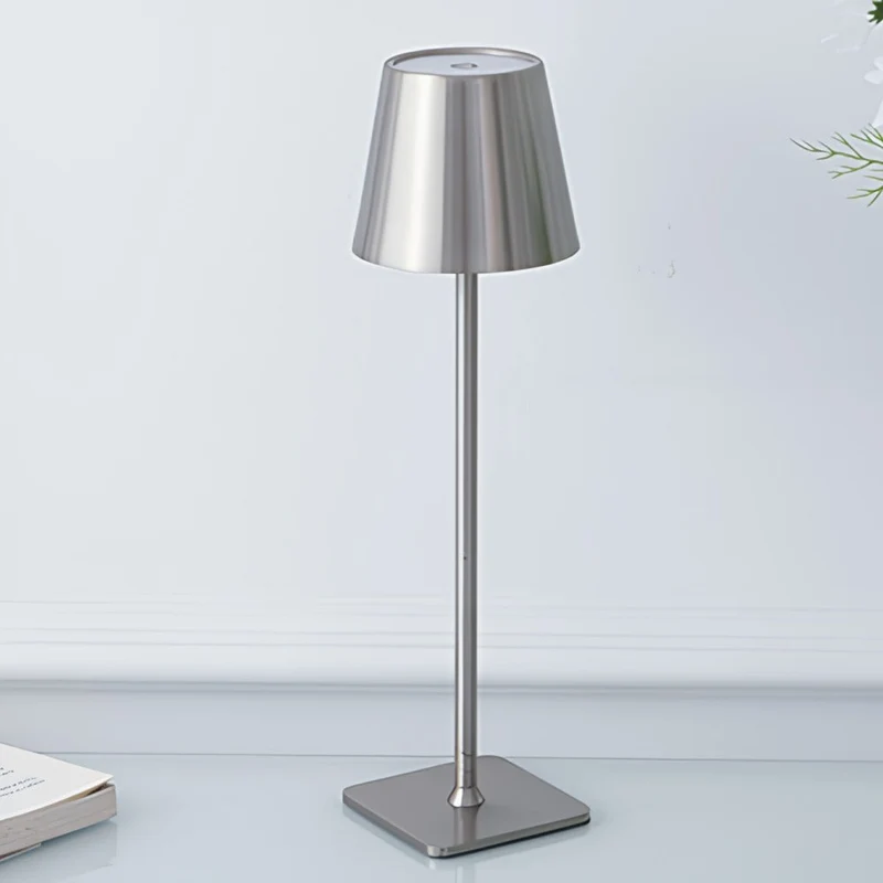 Høj Genopladelig Bordlampe | Trådløs belysning til inde og ude