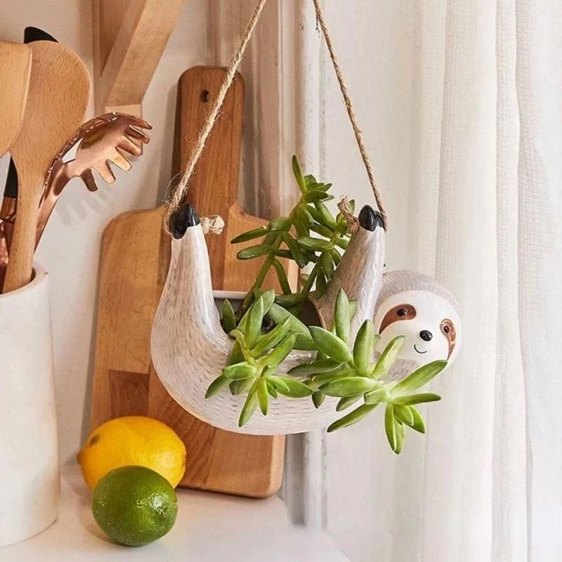 Håndlavet Keramik Plantekrukke med Dovendyrmotiv – Unikt Design