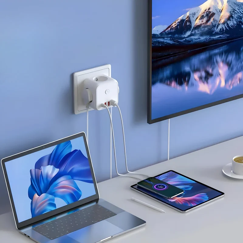 Kompakt Strømfordeler med Lynbeskyttelse og USB-opladning