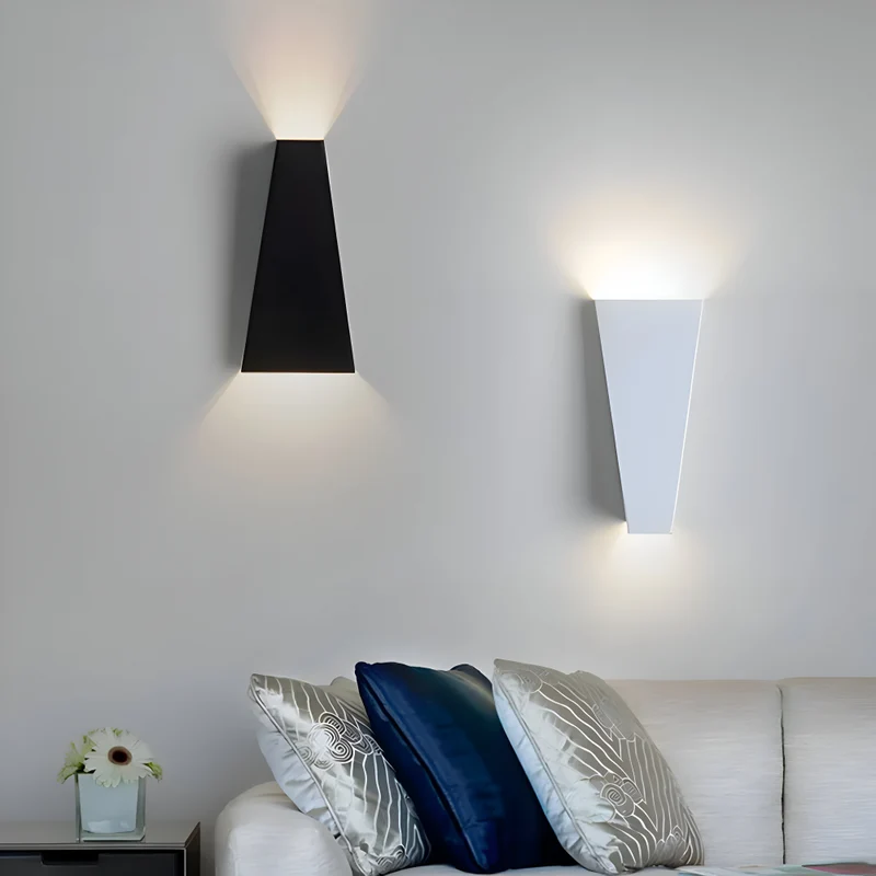 Elegant LED Væglampe - Minimalistisk Design med Op- og Nedlys