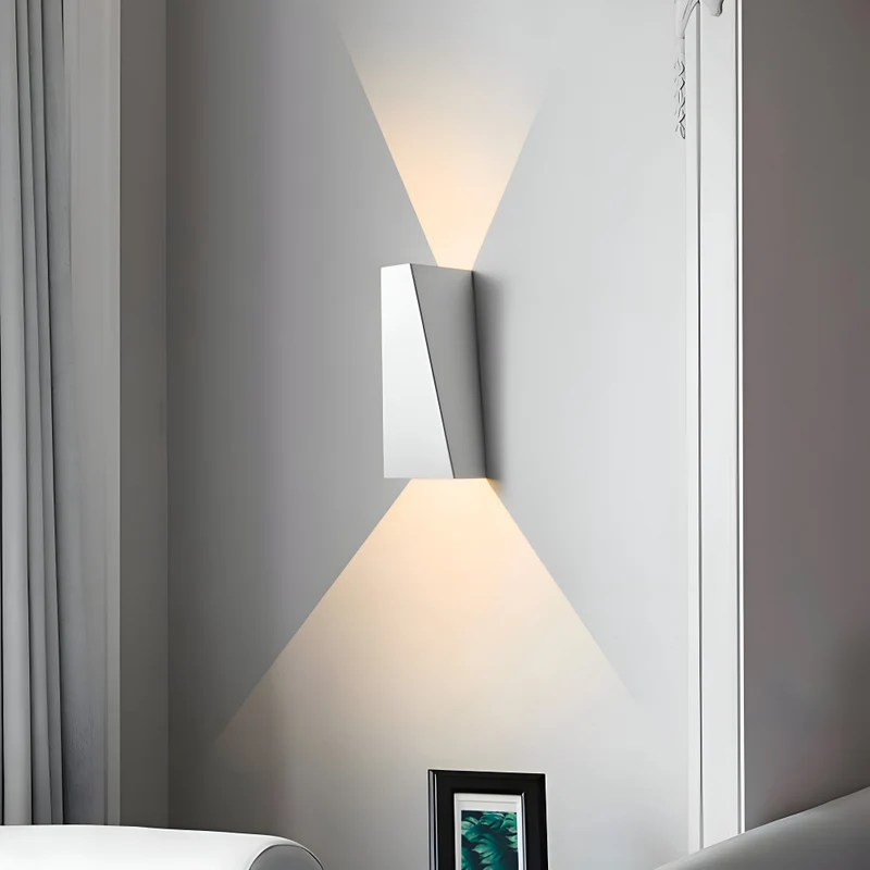 Elegant LED Væglampe - Minimalistisk Design med Op- og Nedlys
