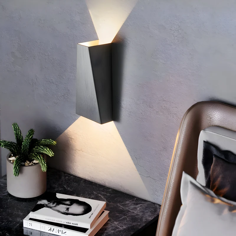 Elegant LED Væglampe - Minimalistisk Design med Op- og Nedlys