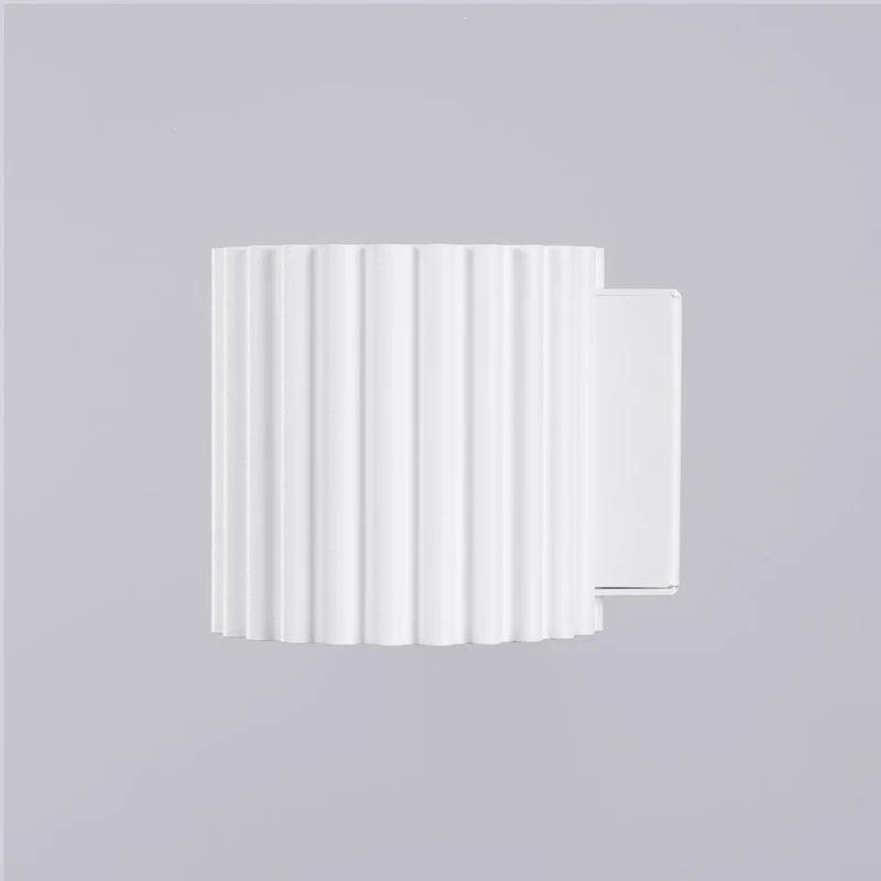 Moderne Hvid Væglampe med Flutes Design - Elegant Belysning