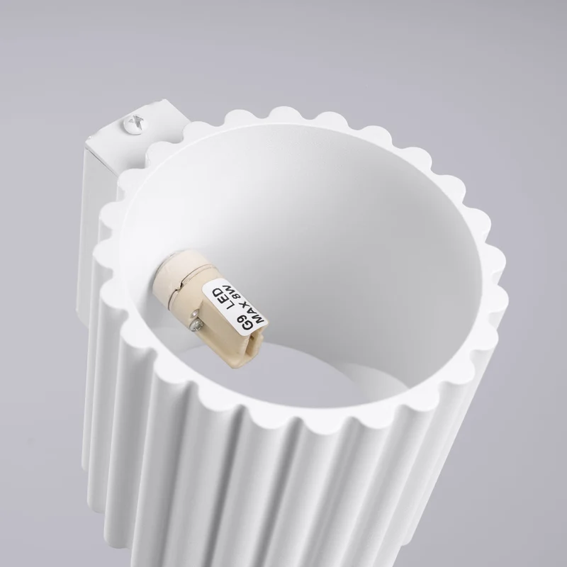 Moderne Hvid Væglampe med Flutes Design - Elegant Belysning