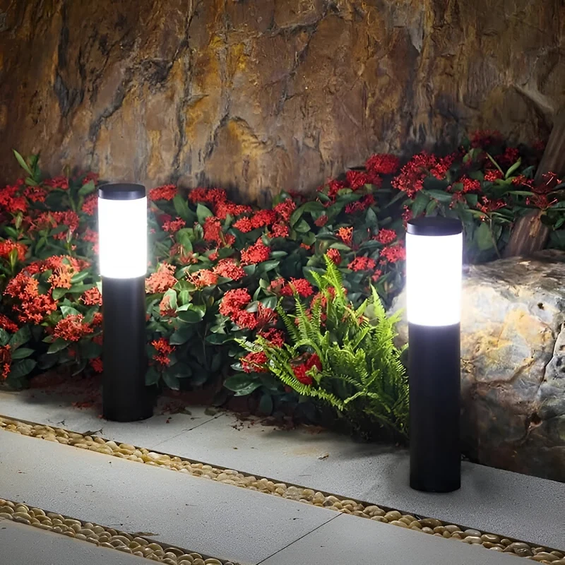 Elegant Udendørs Solcellelampe i Rustfrit Stål til Haven