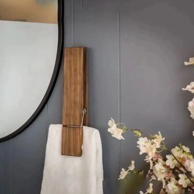 Elegant Håndklædeholder i Træ – Skandinavisk Design til Store Håndklæder