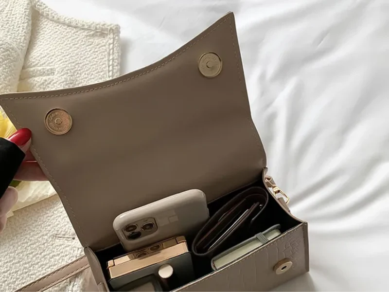 Elegant Damehåndtaske med Justerbar Rem og Magnetlukning