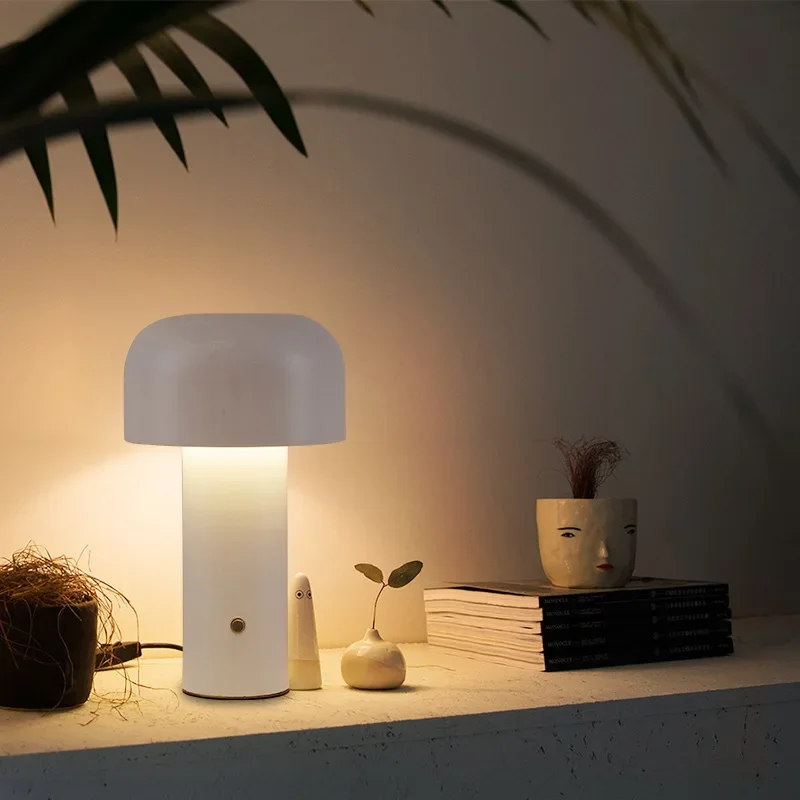 Farverig LED Natlampe med USB - Skab Hygge og Fantasi