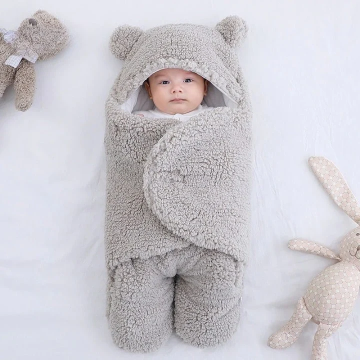 Varm og Beroligende Baby Svøb i Blød Fleece