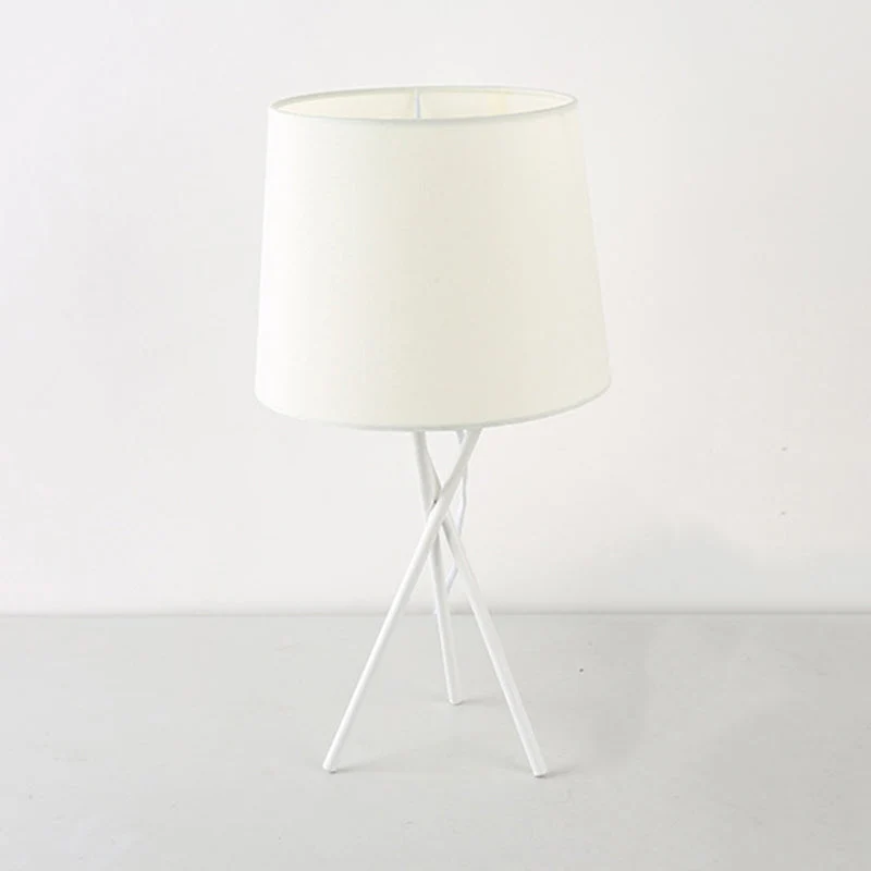 Minimalistisk Bordlampe med Blødt LED Lys i Tøjlampeskærm