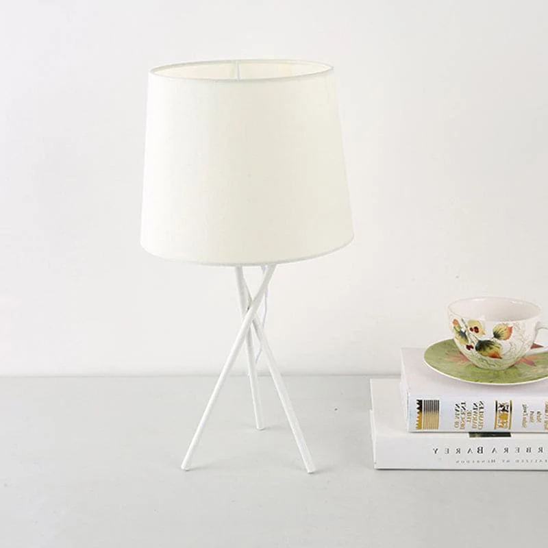 Minimalistisk Bordlampe med Blødt LED Lys i Tøjlampeskærm
