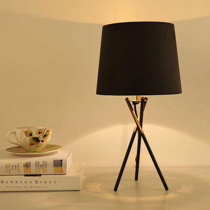 Minimalistisk Bordlampe med Blødt LED Lys i Tøjlampeskærm
