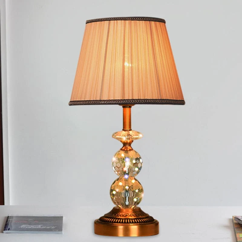 Elegant Bordlampe i Krystal med Moderne Kegleform
