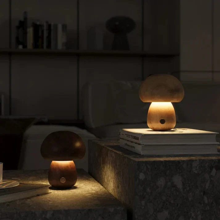 Trådløs Champignonlampe i Massivt Træ – Naturlig Elegance