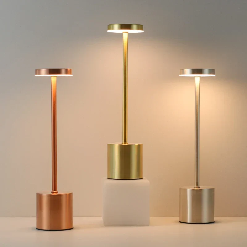 Stilfuld LED Skrivebordslampe med Berøringssensor og Justerbar Lys
