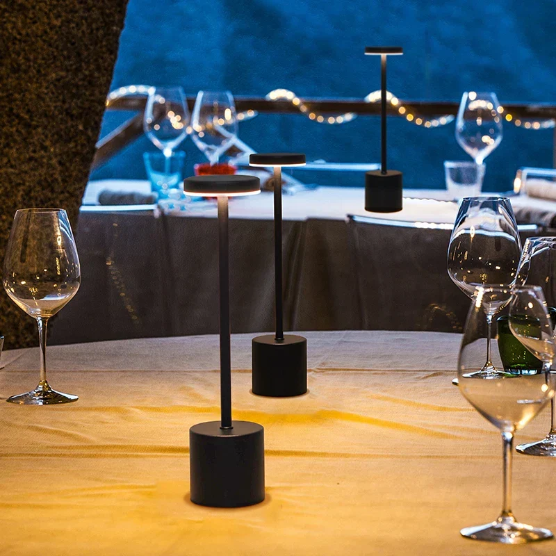 Stilfuld LED Skrivebordslampe med Berøringssensor og Justerbar Lys