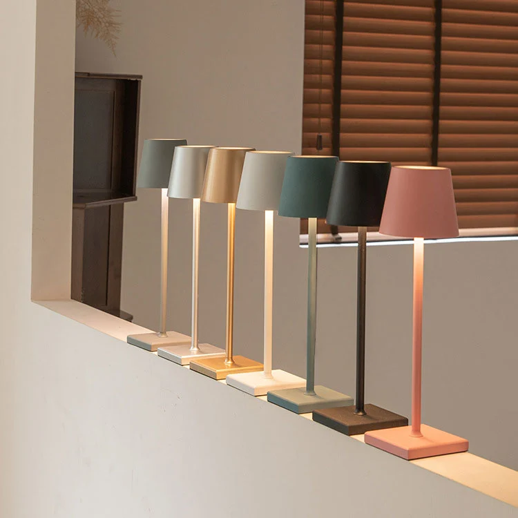Nordisk Trådløs Bordlampe med Justerbar Lysstyrke