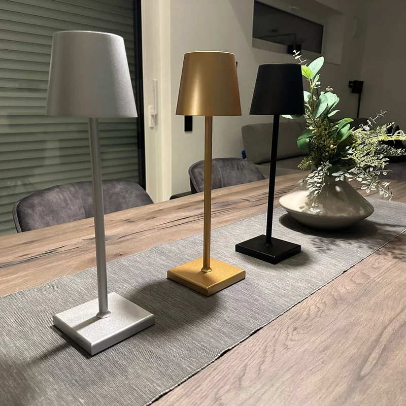 Nordisk Trådløs Bordlampe med Justerbar Lysstyrke